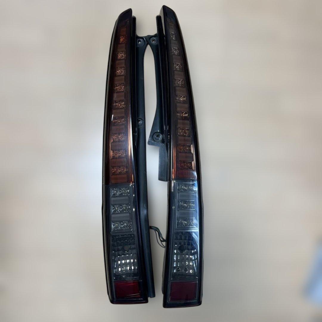 L150系 ムーヴカスタム　LEDテールランプ　スモークレッド