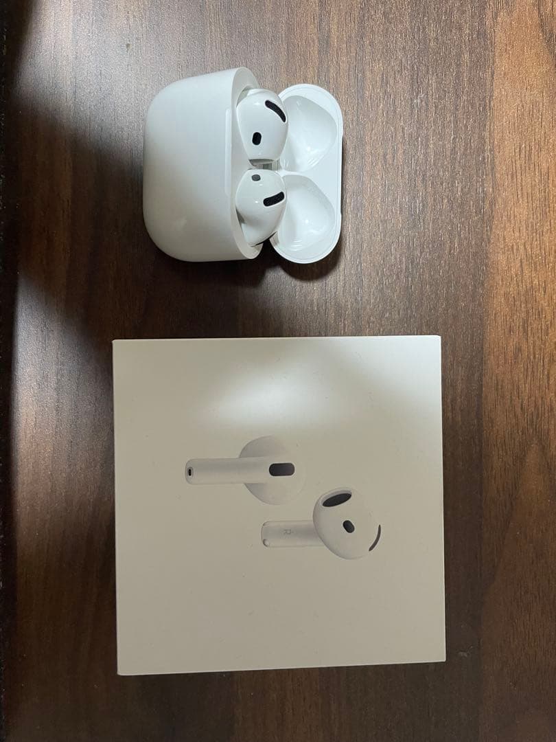 AirPods4本体 ホワイト 充電ケース付きノイキャン有り