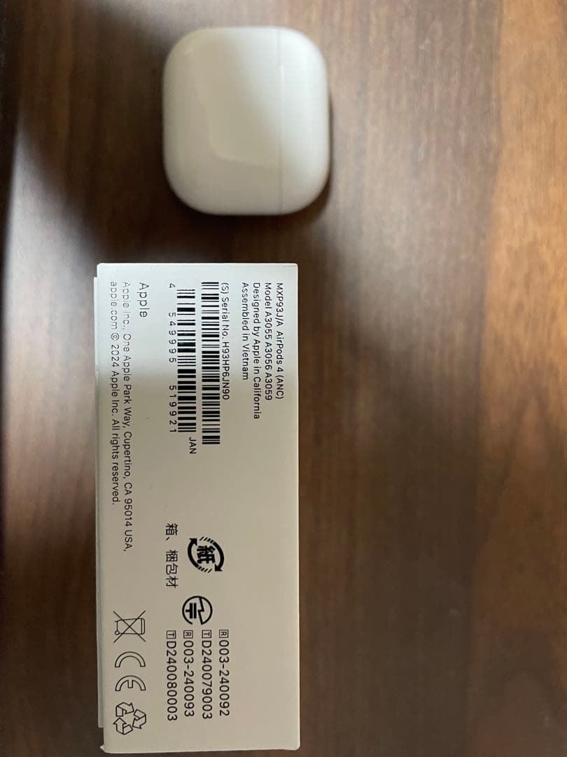 AirPods4本体 ホワイト 充電ケース付きノイキャン有り