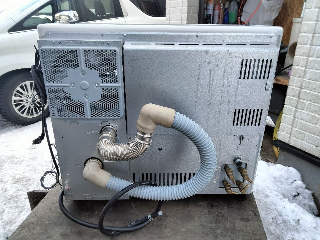 札幌発引き取り及び近郊配達限定出品コロナFF床暖対応石油ストーブ2012年式中古