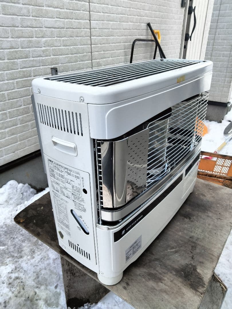 札幌発引き取り及び近郊配達限定出品コロナFF床暖対応石油ストーブ2012年式中古