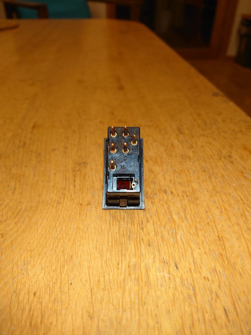 ボルボ240　オールドタイプ　ハザード＆リアデミストスイッチ