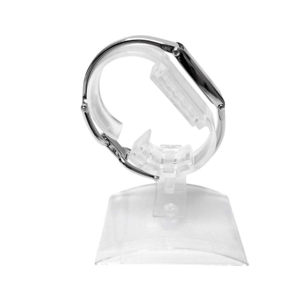 電池新品　GUCCI バングルウォッチ 1500L 黒文字盤 シルバー 箱付