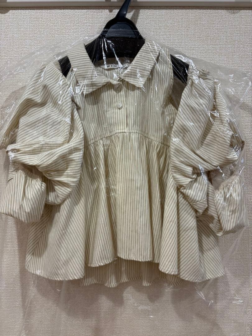 pinue バルーンスリーブブラウス（ベージュ）