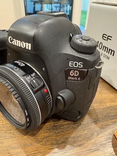 Canon EOS 6D Mark II + EF 40mm f/2.8 レンズ