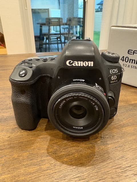 Canon EOS 6D Mark II + EF 40mm f/2.8 レンズ