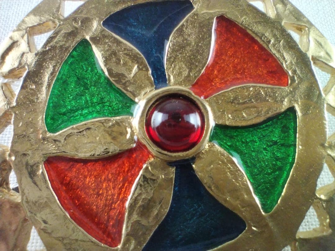 Yves Saint Laurent イヴサンローラン　カラーストーン　ブローチ