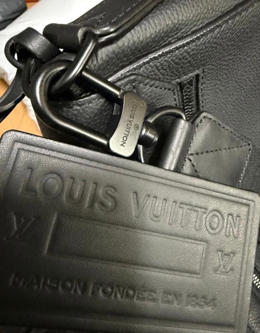 極上美品✨ルイヴィトン M57080 テイクオフ・メッセンジャー ICチップ