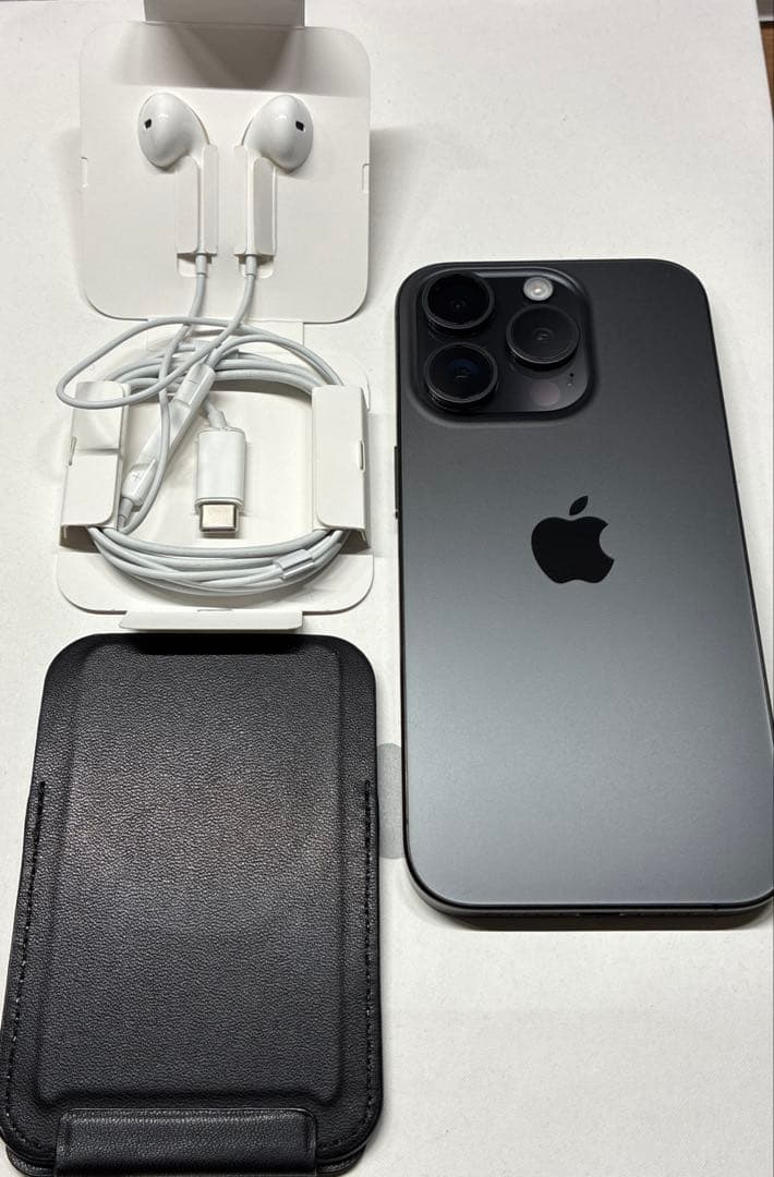 iPhone15pro 128GB (オマケ付き)