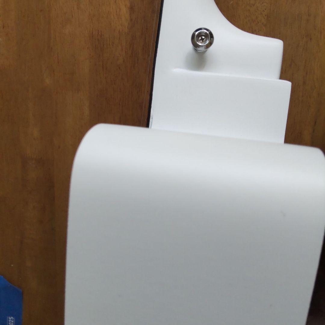 新品！ カッタウェイデザイン 白いアコースティックギター