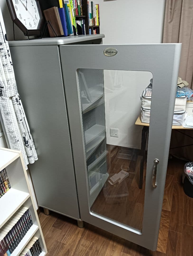 ガラス扉のコレクションボックス