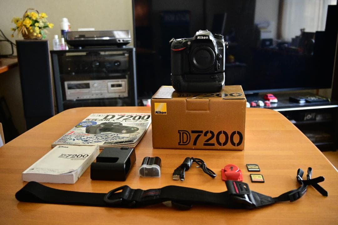 【美品】NikonD7200 本体 縦位置グリップ SDカード2枚 元箱　他多数