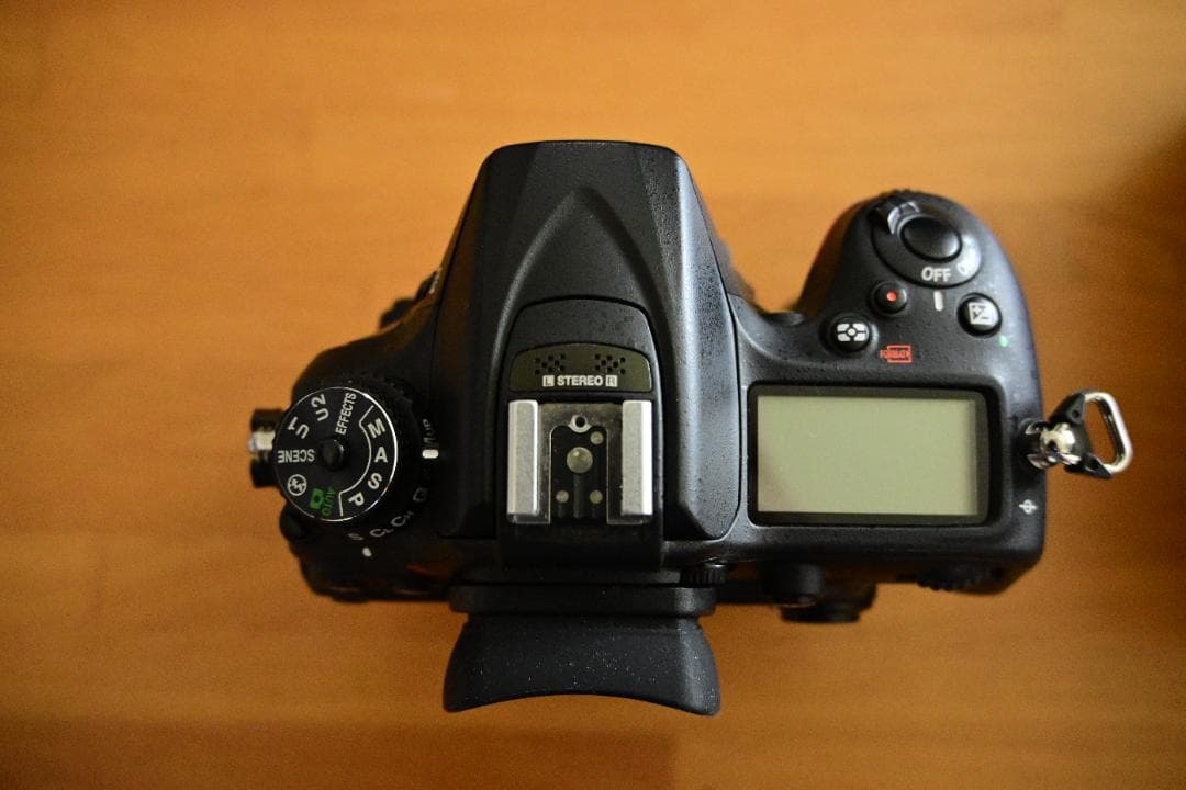 【美品】NikonD7200 本体 縦位置グリップ SDカード2枚 元箱　他多数