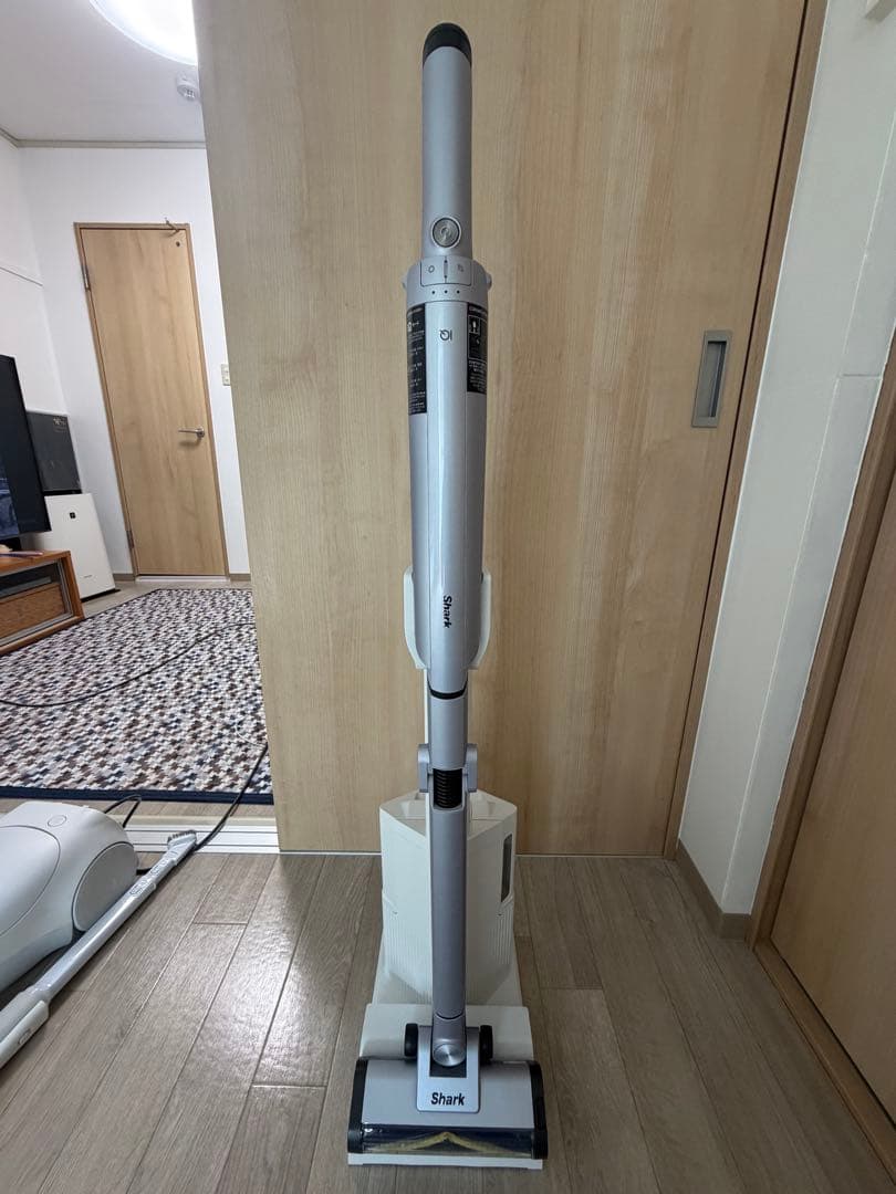shark コードレススティッククリーナー　LC751JLV