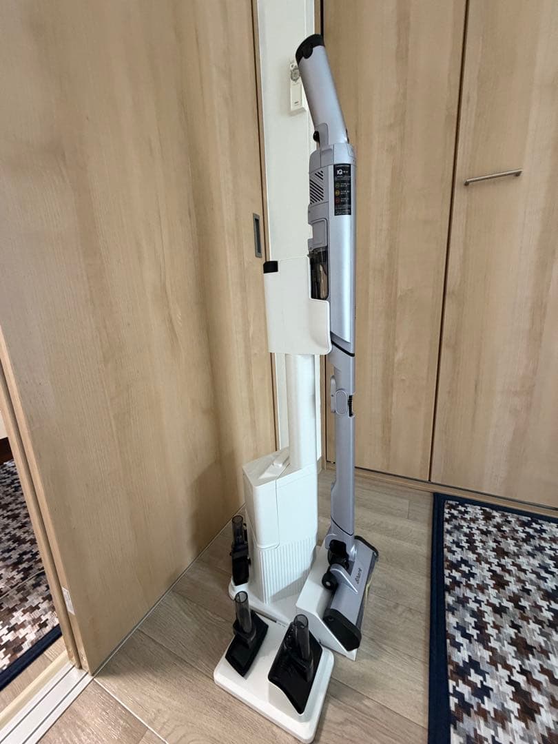 shark コードレススティッククリーナー　LC751JLV