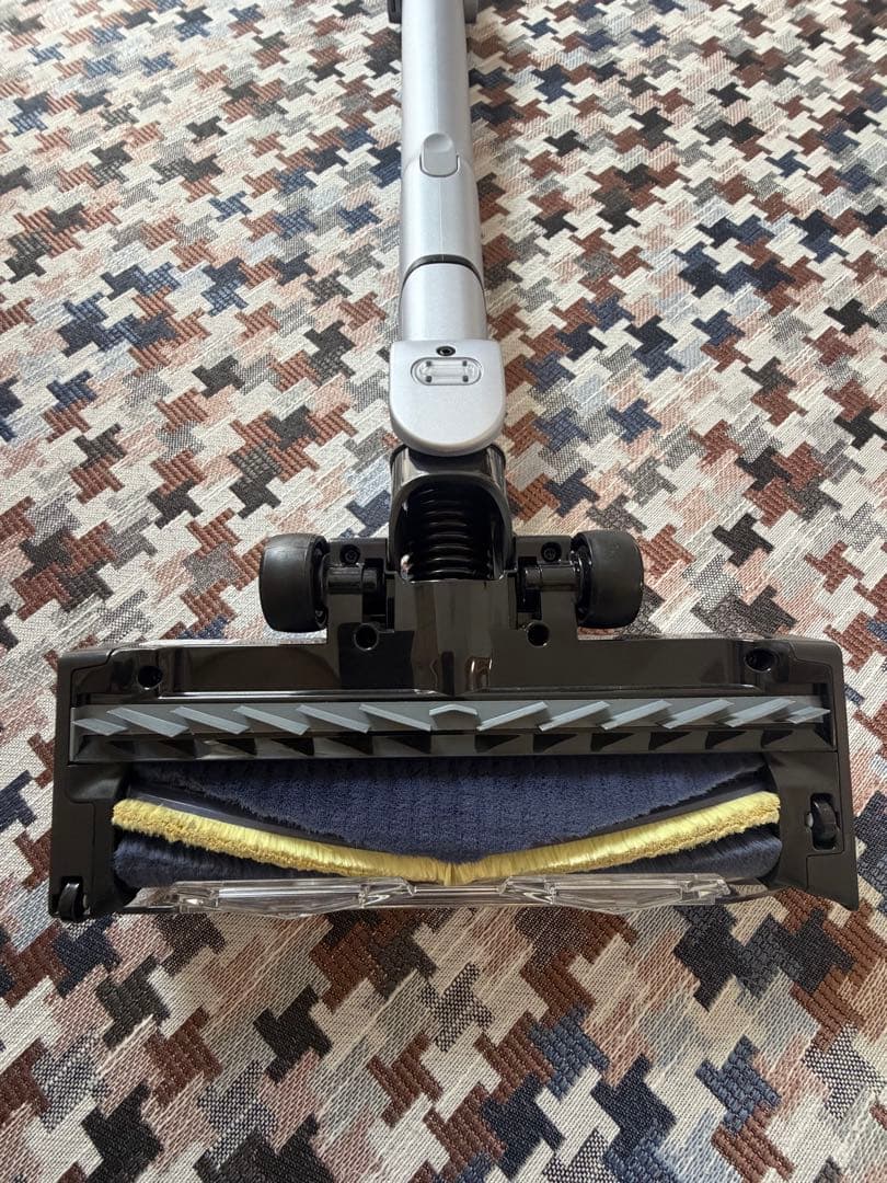 shark コードレススティッククリーナー　LC751JLV