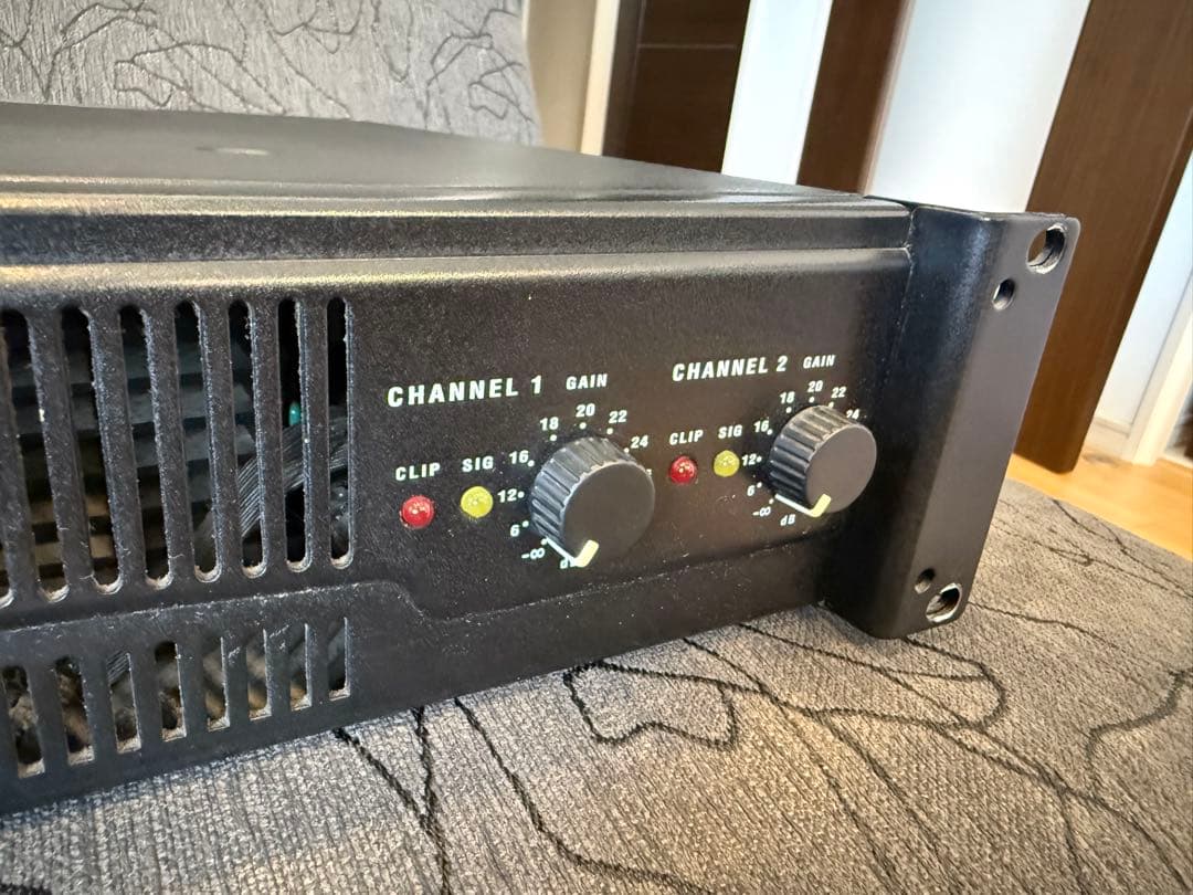 アンプ QSC PROFESSIONAL POWER AMPLIFIER RMX 850