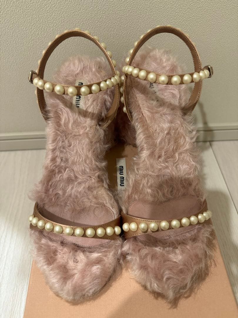 miu miu ファー＆パールサンダル