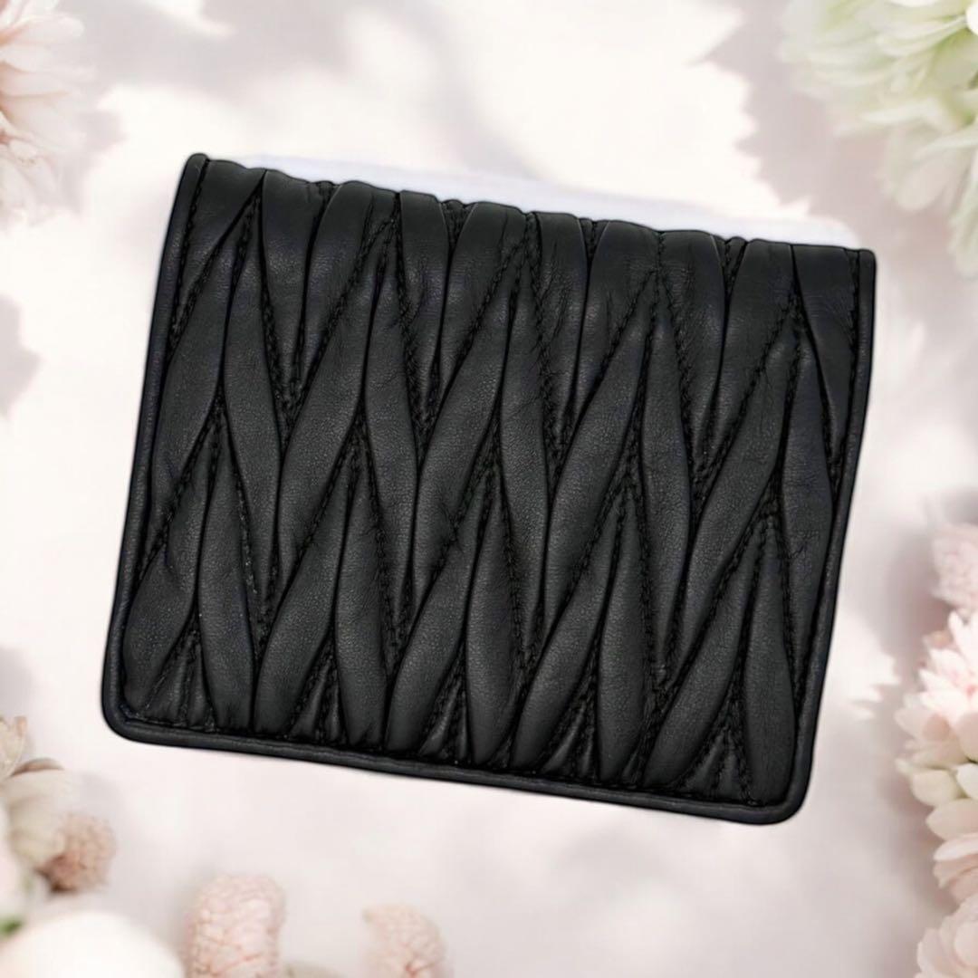 【 正規品 】 miumiuマテラッセレザー 二つ折り財布RFIDタグ搭載