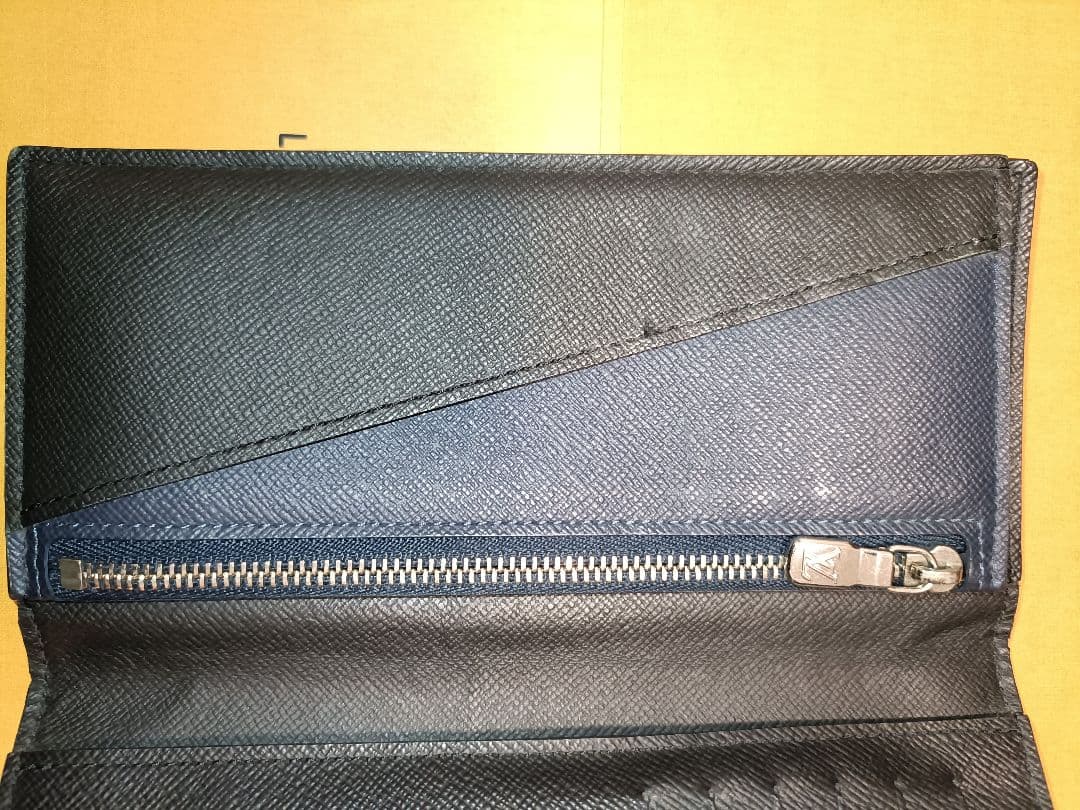 LOUIS VUITTON TAIGA ポルトフォイユアレクサンドルNM 長財布