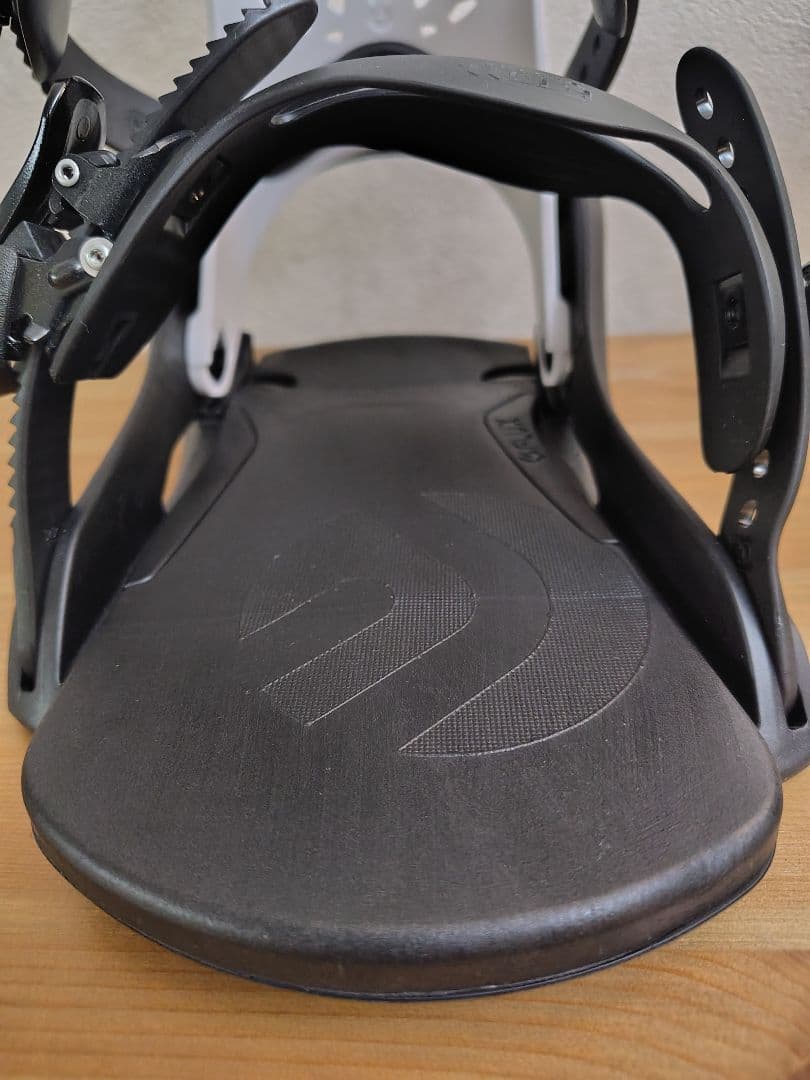 FLUX PR スノーボードビンディング M 白／黒