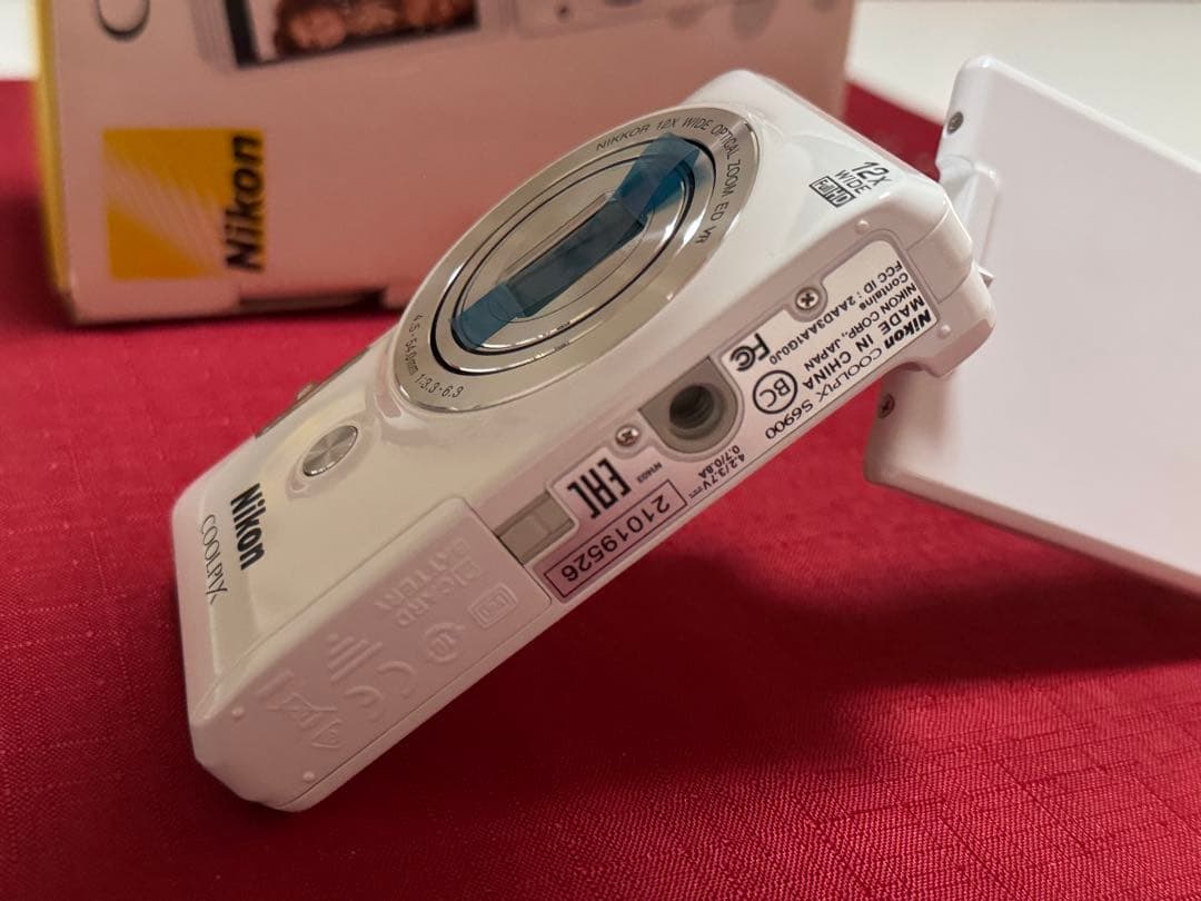 希少 廃盤 新品未使用 COOLPIX S6900 NIKON NIKON