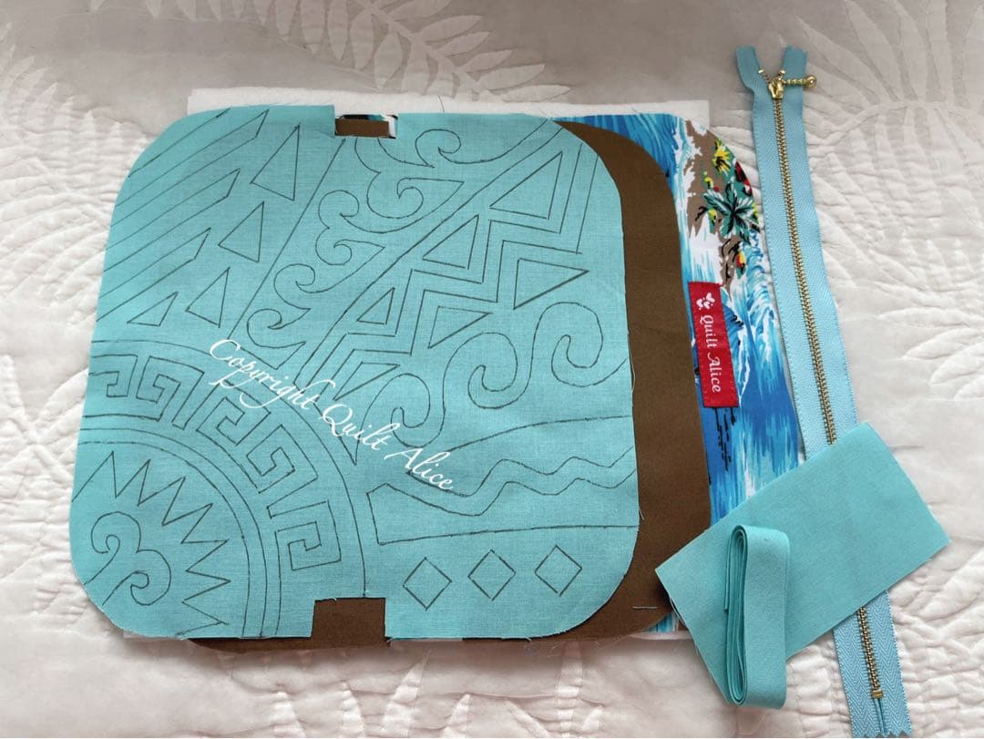 YUZUまぁるいタパ柄のバッグとペンケース