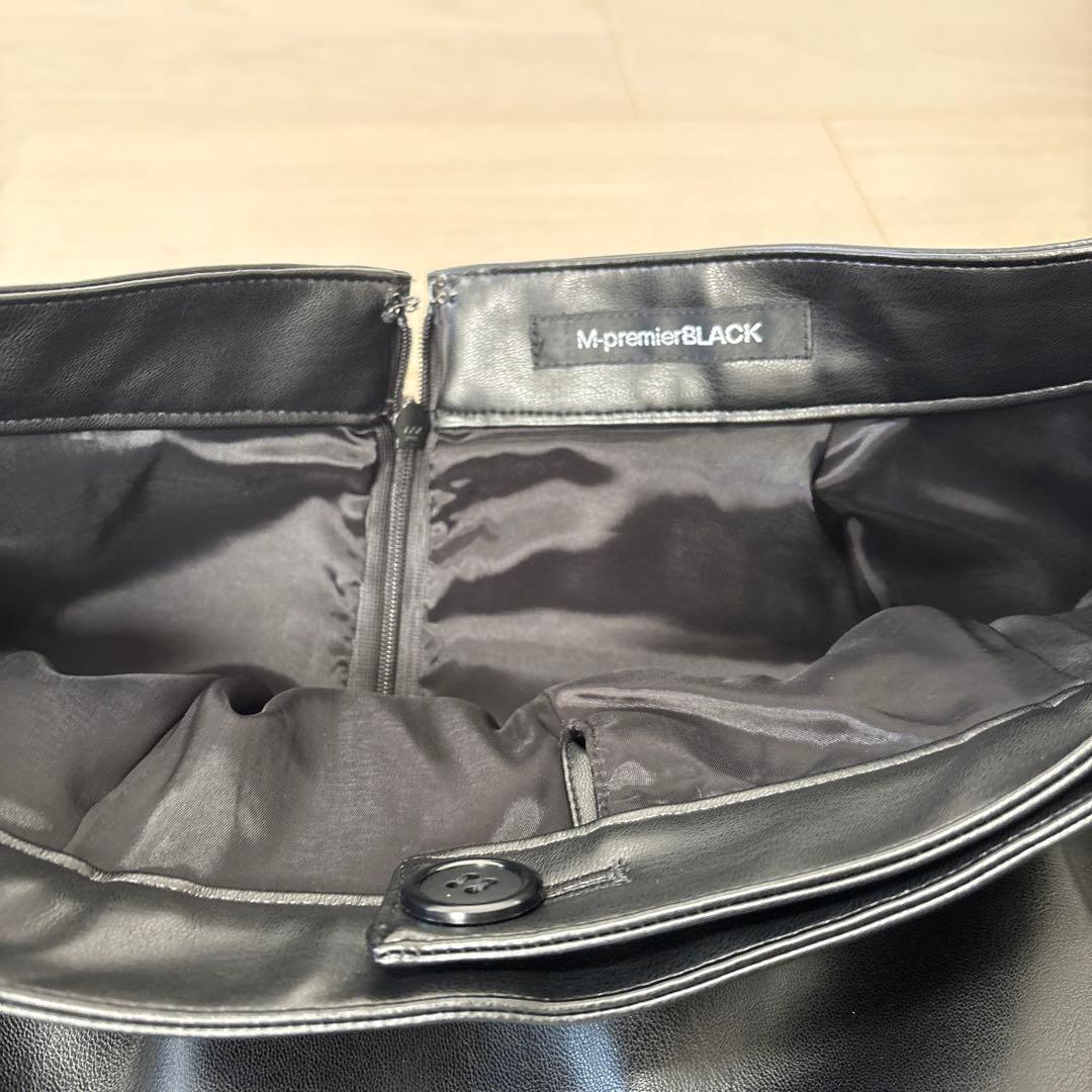 M premier BLACK フェイクレザー　フレアスカート