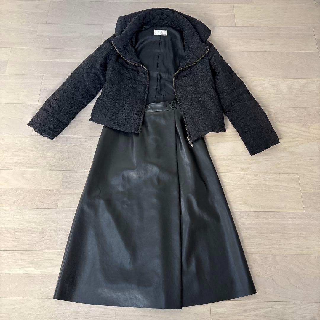 M premier BLACK フェイクレザー　フレアスカート