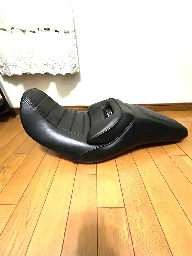 ハーレーダビッドソン純正シート、ダイナ、ダイナローライダー　美品