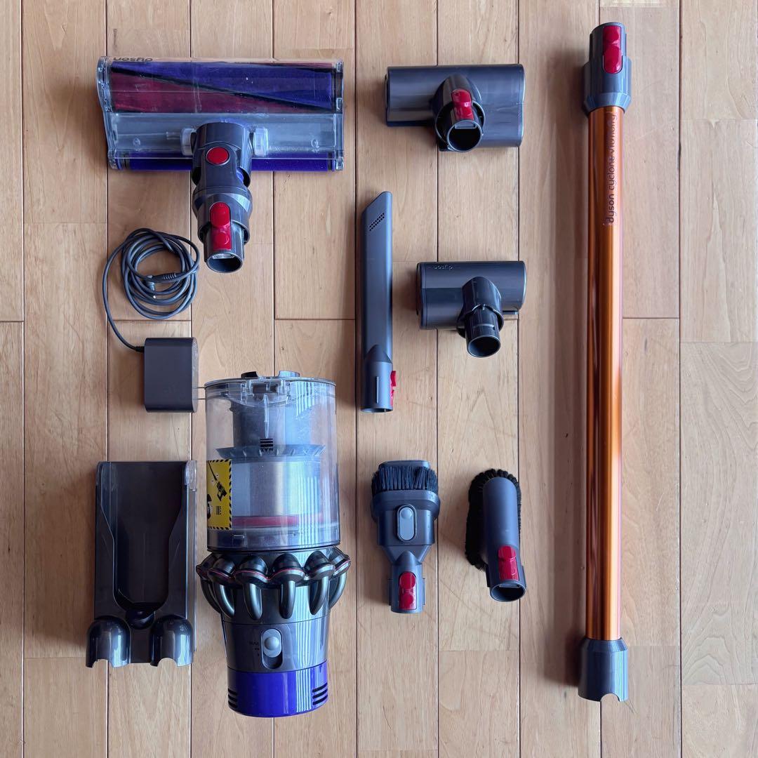 Dyson スティッククリーナー本体 各種アタッチメント付き　DC35