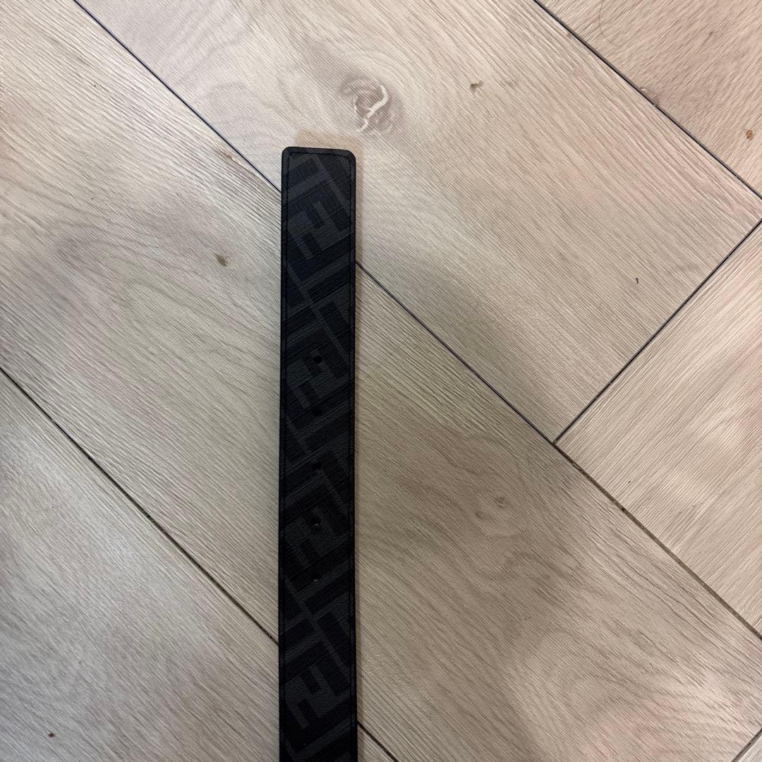 ロゴ入りブラック合成皮革ベルト