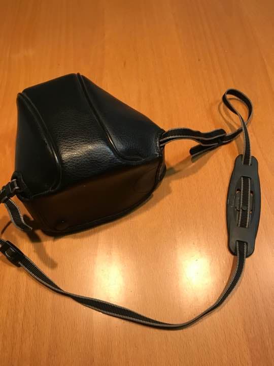 フィルム使用　一眼レフ　Nikon EOS3000 カメラケース　ストラップ付き