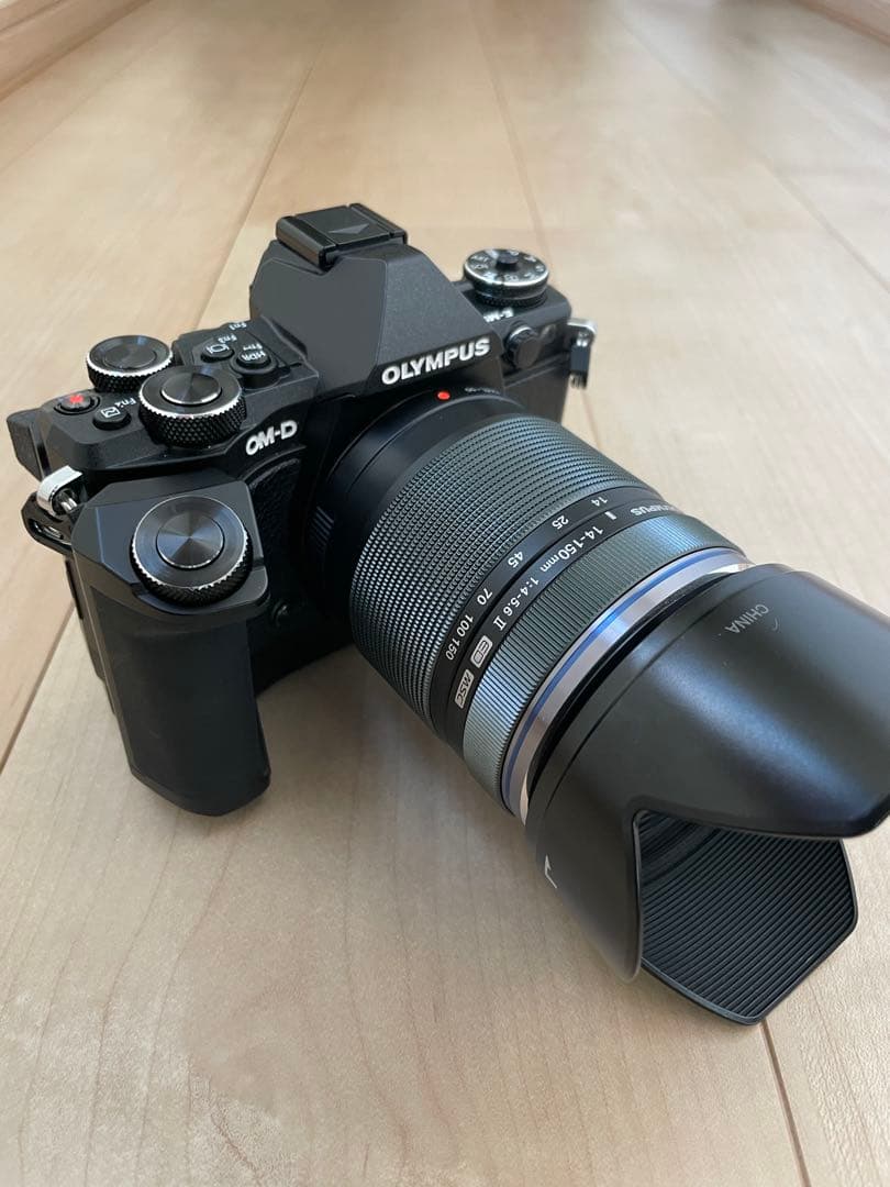 OLYMPUS OM-D E-M5 Mark II レンズ付き