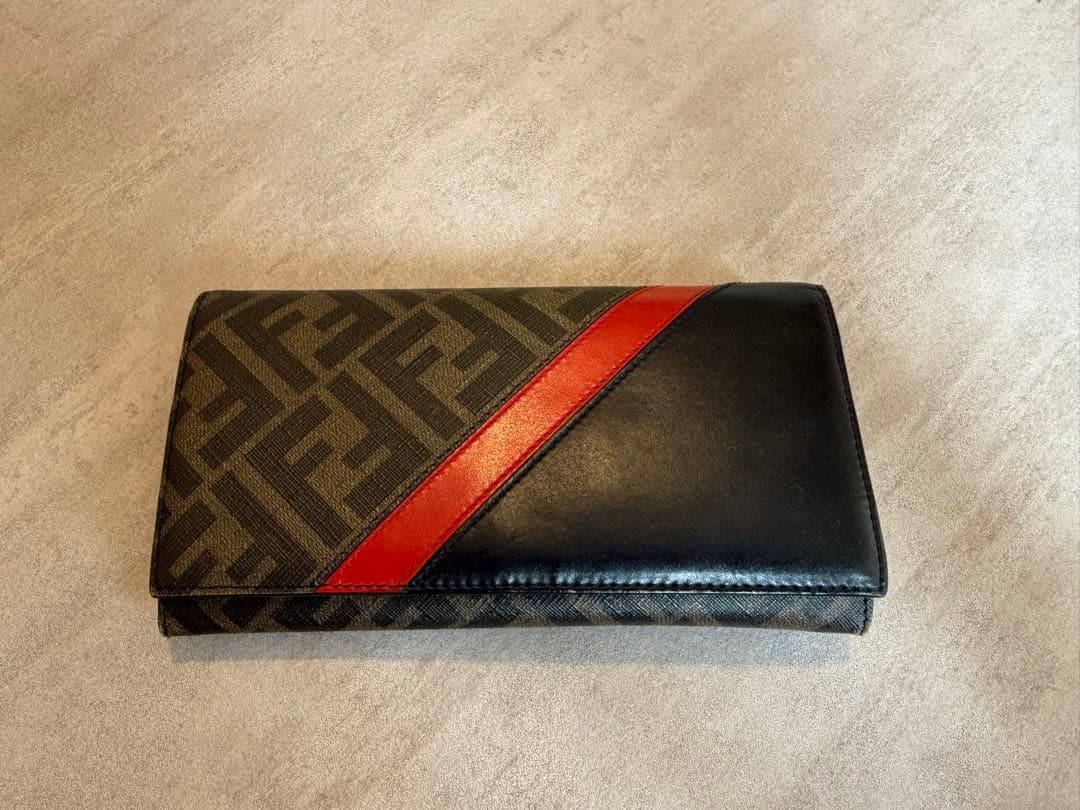 Fendi ロゴパターン レザー長財布