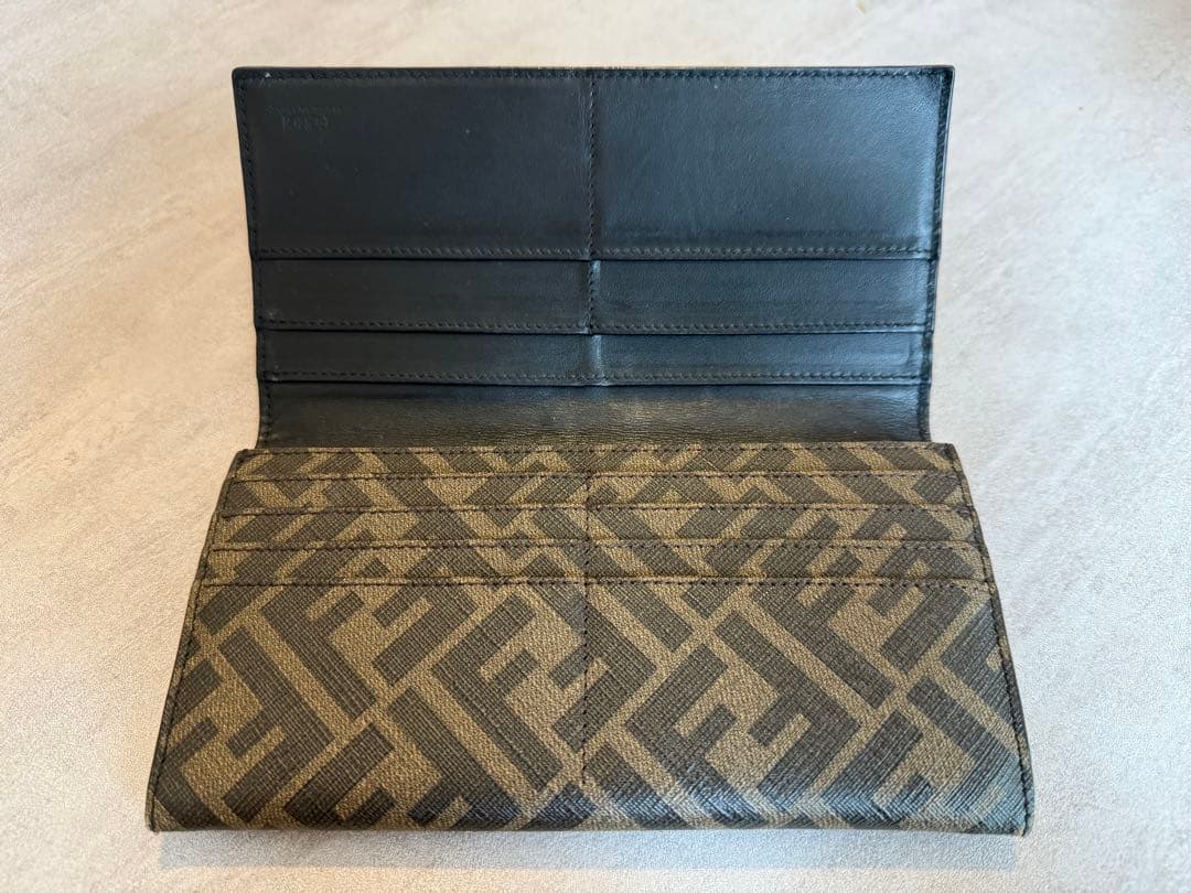 Fendi ロゴパターン レザー長財布