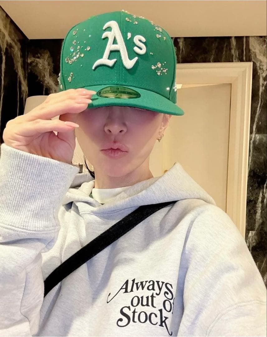 浜崎あゆみ　着用　NEWERA キャップ　スワロフスキー