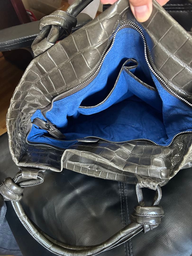 年末値下げ　本物本革　クロコダイル ソフトマット　ダ−クグレ− ハンドバッグ