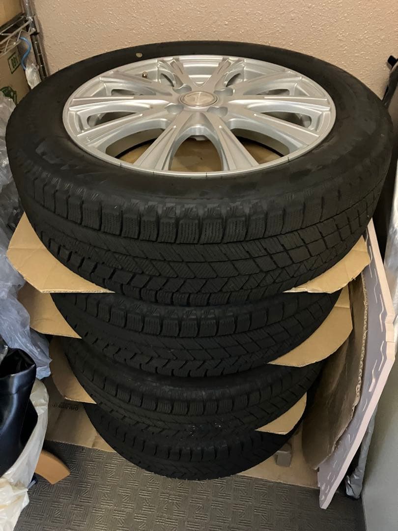 16インチ スタッドレスタイヤ セット　日産用ボルト付き　　引き取り限定