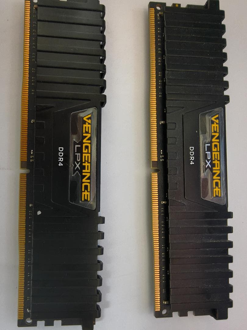 Corsair Vengeance LPX DDR4 メモリ 2枚セット