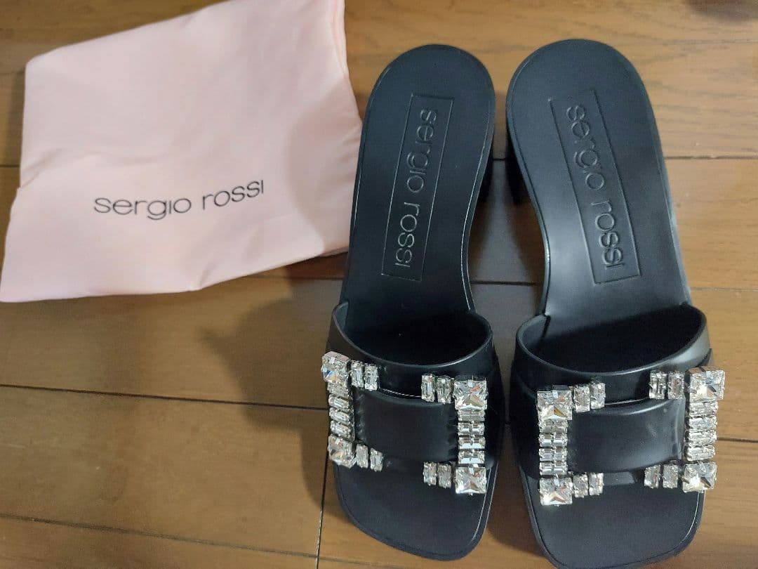 sergio rossi バックル付きブラックサンダル