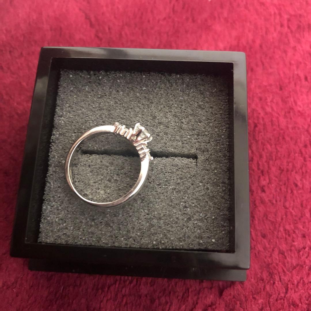 azaleaホワイトサファイア指輪　証明書有り　ケース付き　即日&匿名配送