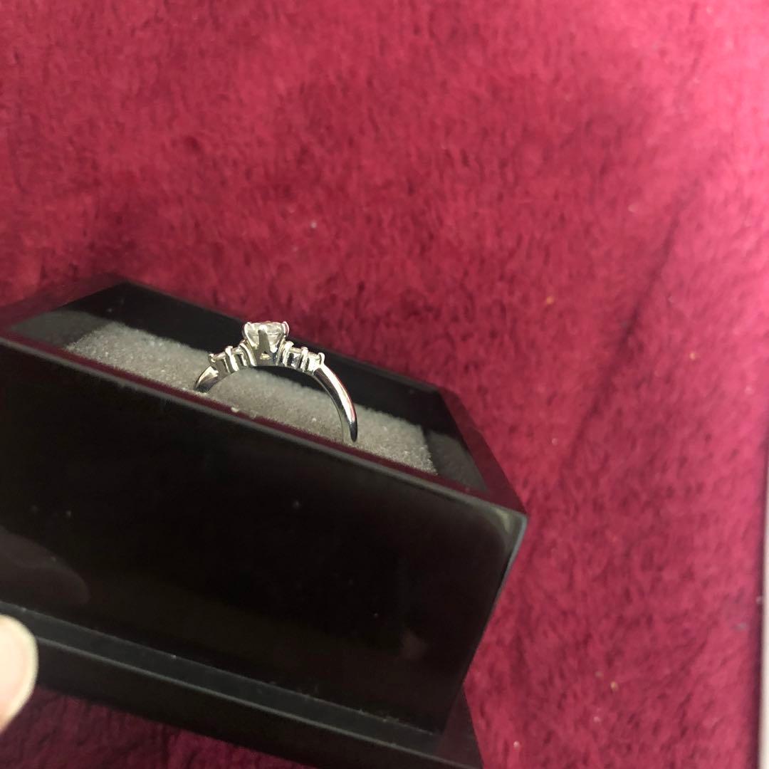 azaleaホワイトサファイア指輪　証明書有り　ケース付き　即日&匿名配送