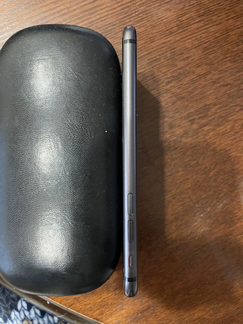 お*り様 iPhone8 64gb SIMフリー（ロックなし）※画面割れ