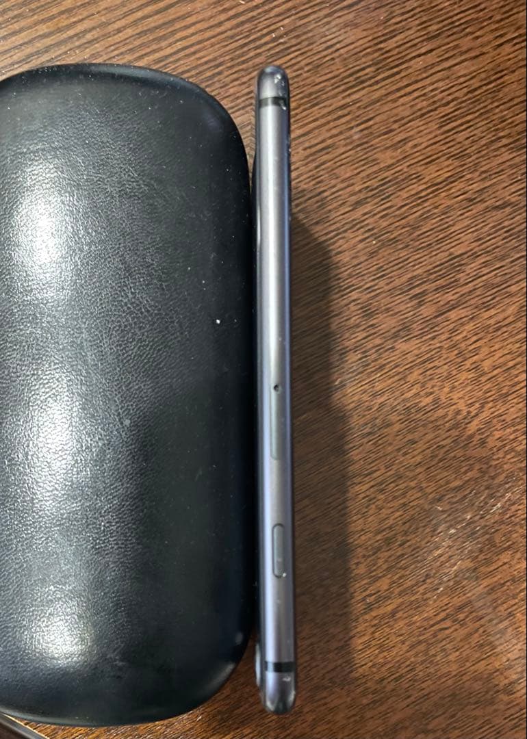 お*り様 iPhone8 64gb SIMフリー（ロックなし）※画面割れ