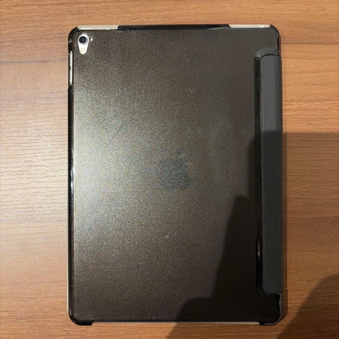 シルバー iPad 本体 9.7インチ 128GB ブラック カバー付き