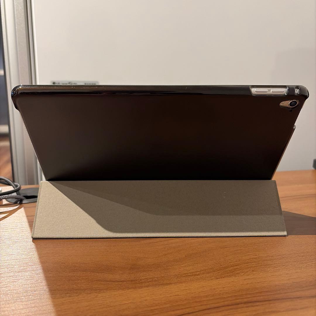 シルバー iPad 本体 9.7インチ 128GB ブラック カバー付き