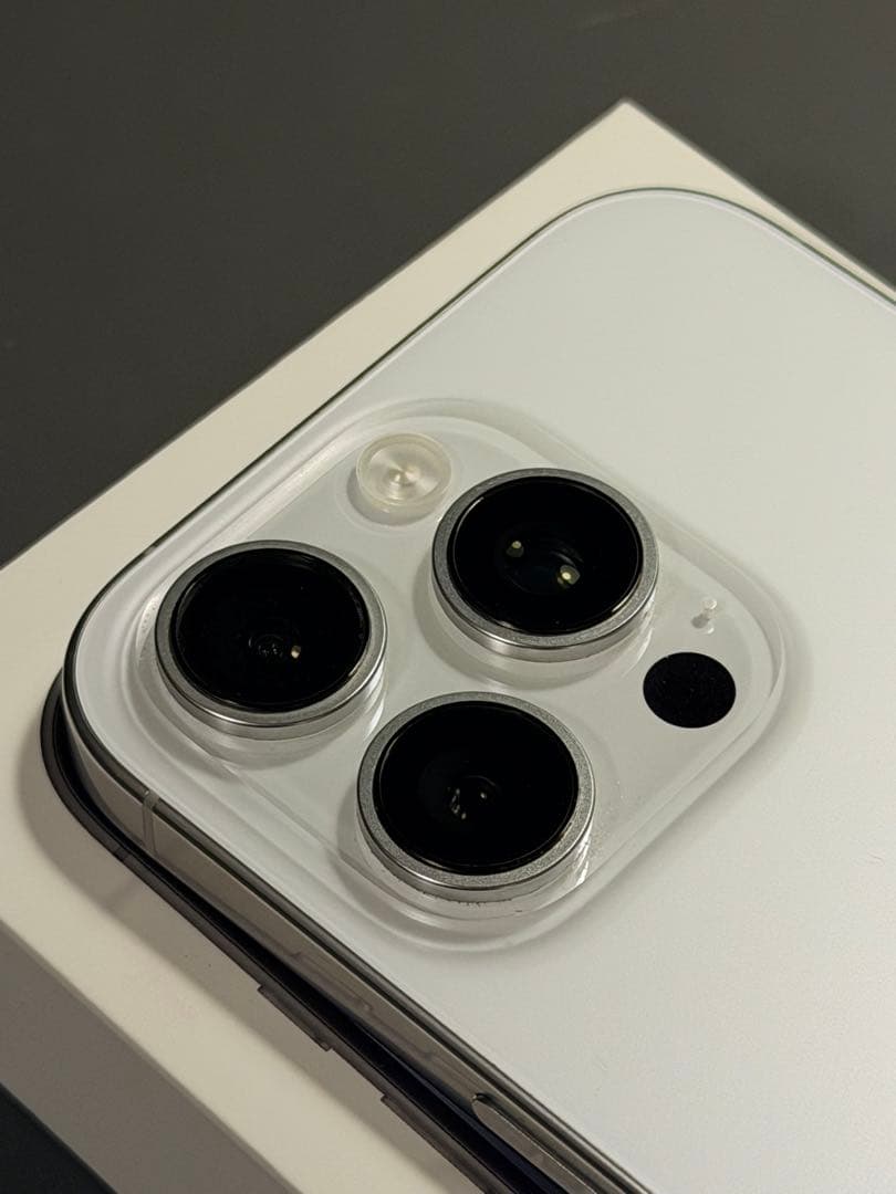 最終値下げ iPhone 16 pro 256GB ホワイトチタニウム