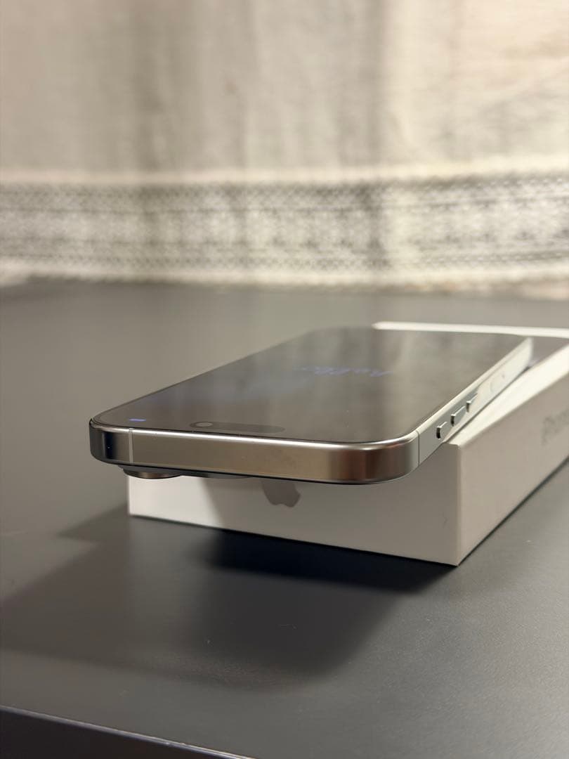 最終値下げ iPhone 16 pro 256GB ホワイトチタニウム