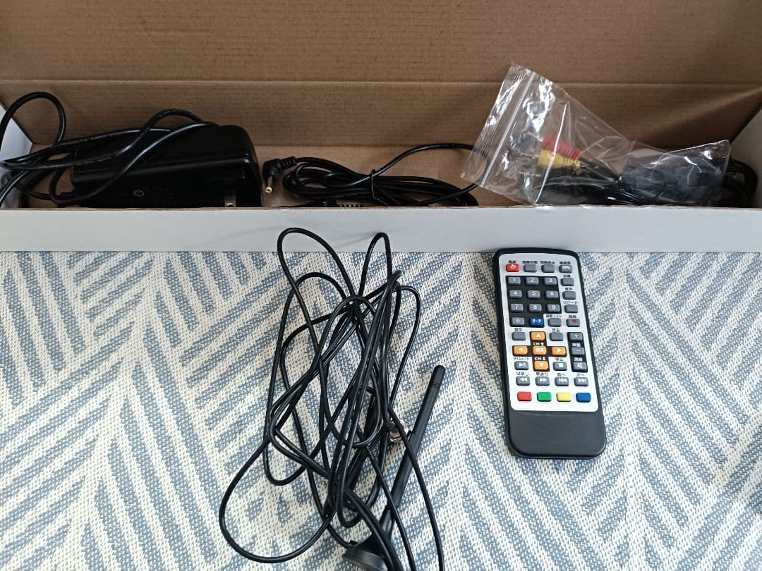 19型 ポータブルTV TV-192-BK　KNOT　 Nono